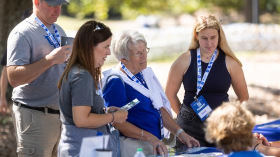 Student's family gathers for Family Weekend