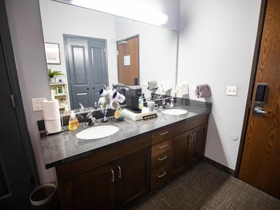 Double sinks in 4 Bedroom Suite in Donovan Hall