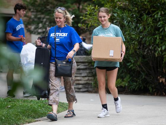 Student carrying a box during Big Blue Move-In