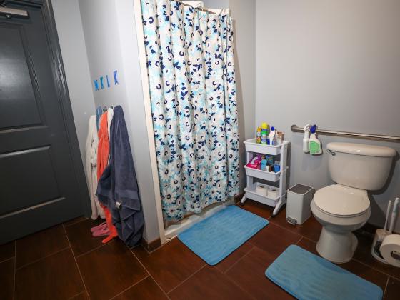 Shared bathroom between two four-person suites